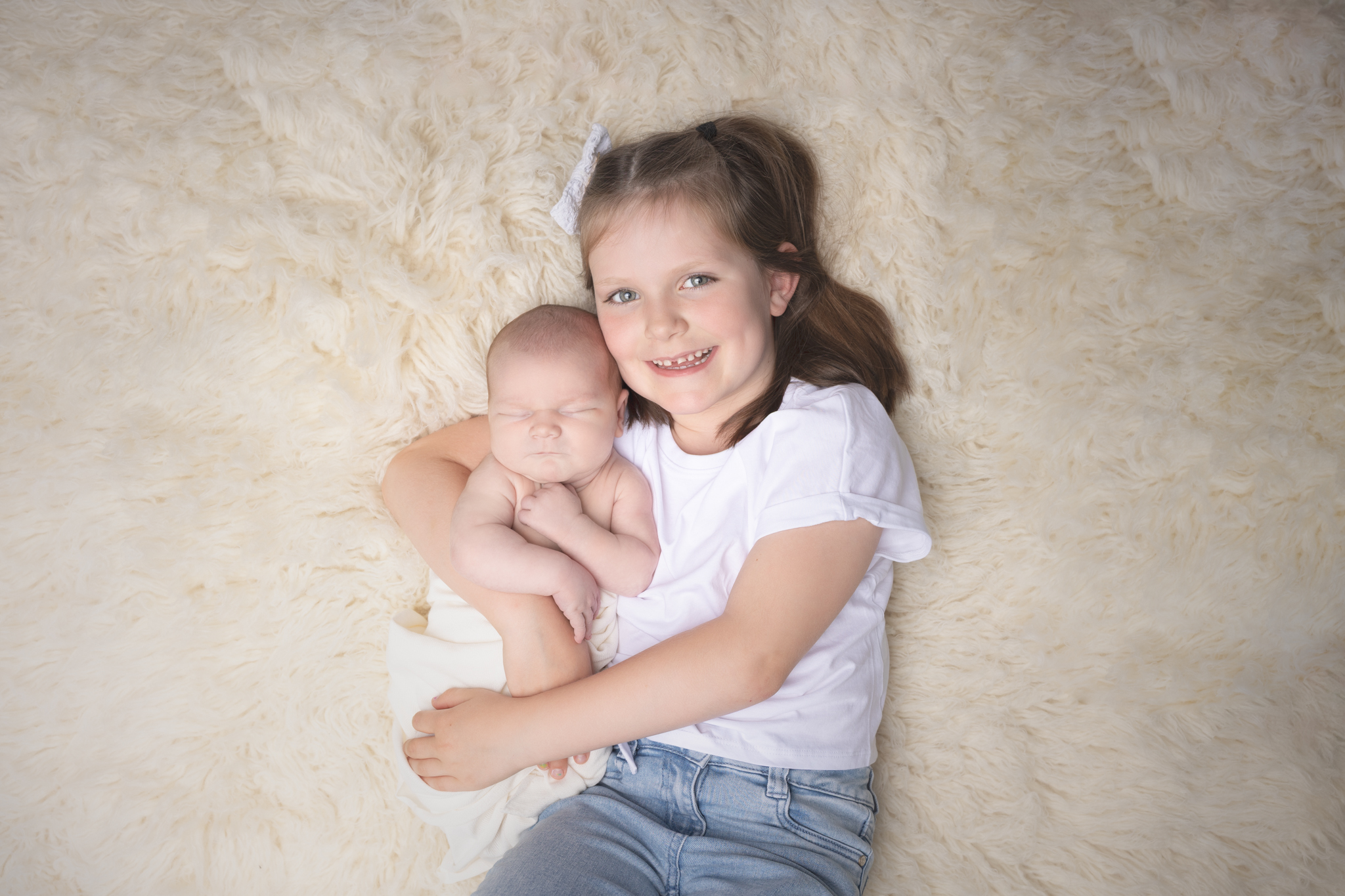 frères et soeurs en studio pour une séance photo pour une naissance