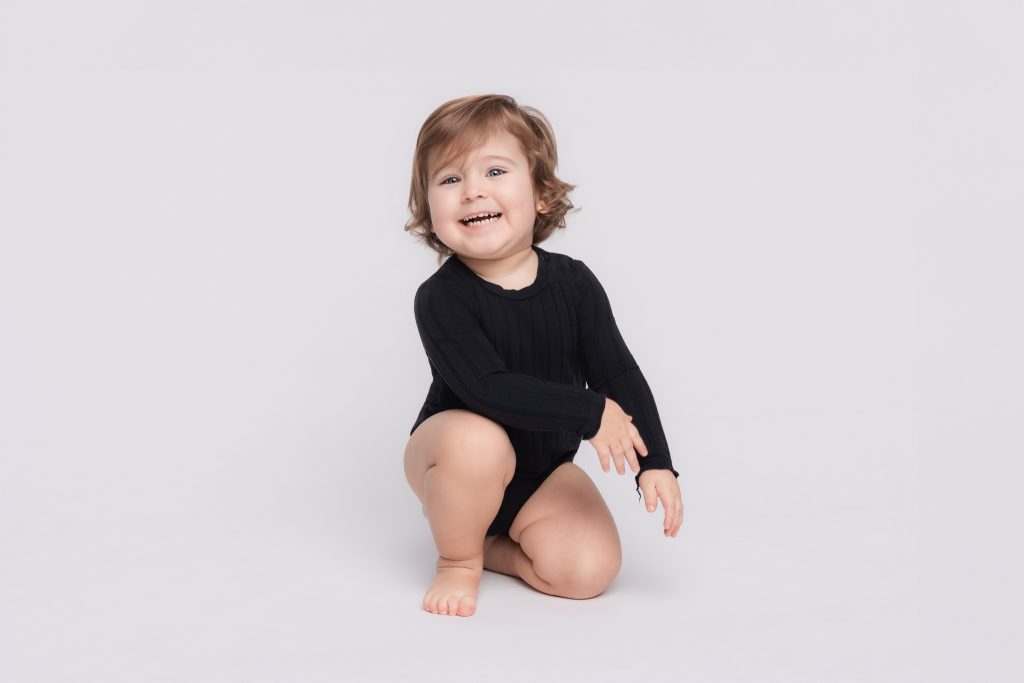 enfant de deux ans en studio pour une séance photo