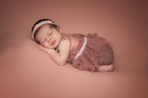 Photo en studio d'un bébé en train de dormir